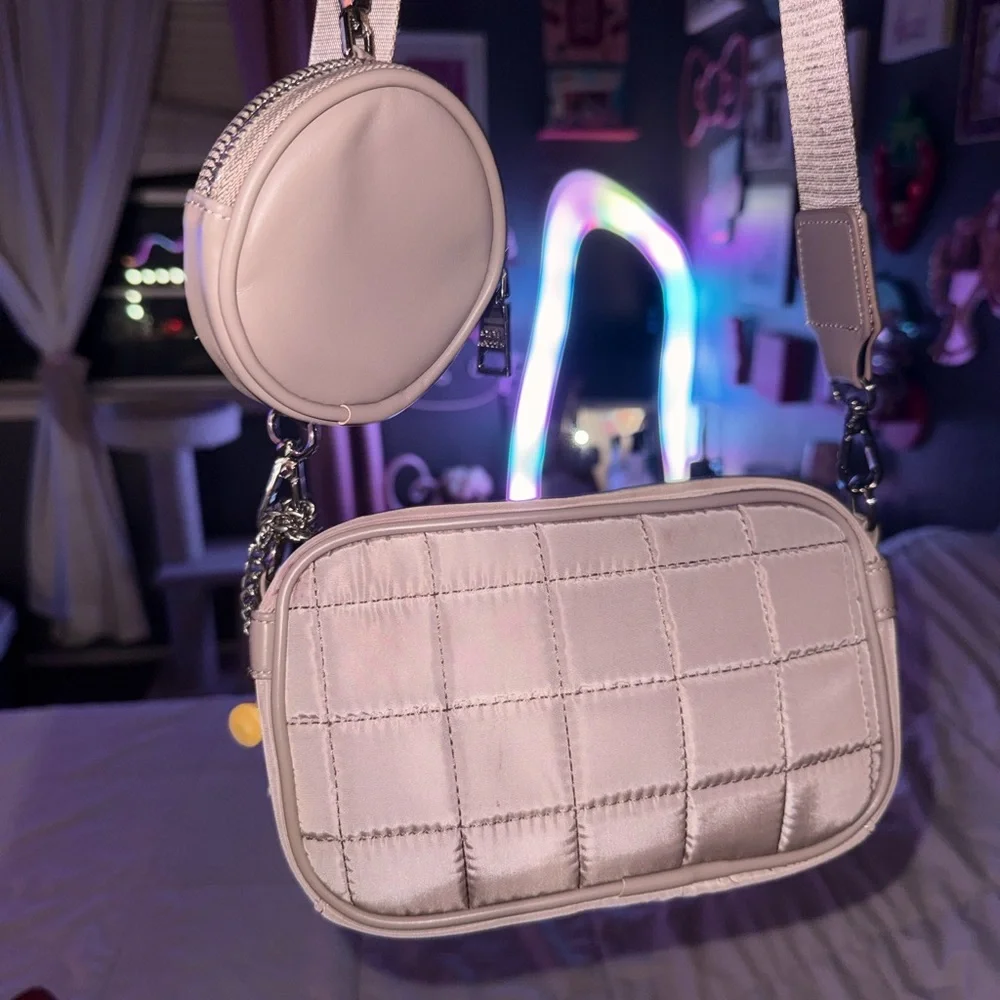 Steve Madden Tan/Beige Quilted Crossbody Bag - Picture 4 of 5